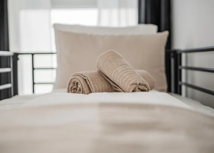Chic By Home2 Hostal *