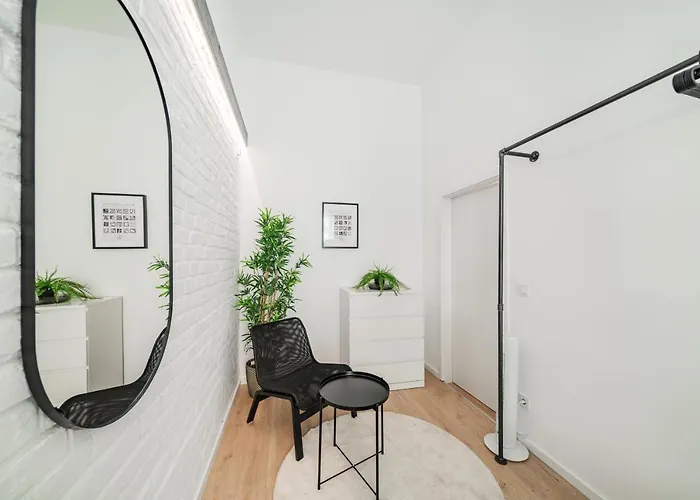 Chic By Home2 Hostal *