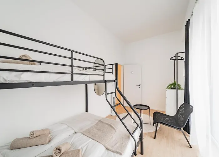 Chic By Home2
