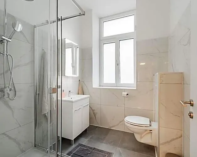 Chic By Home2 *