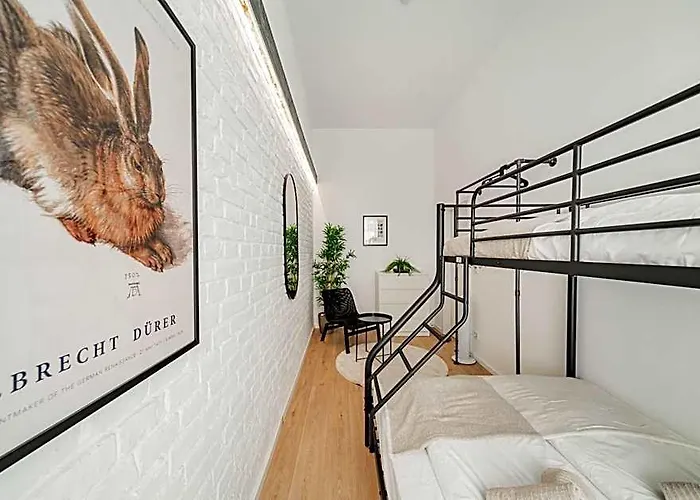 Chic By Home2 Hostal