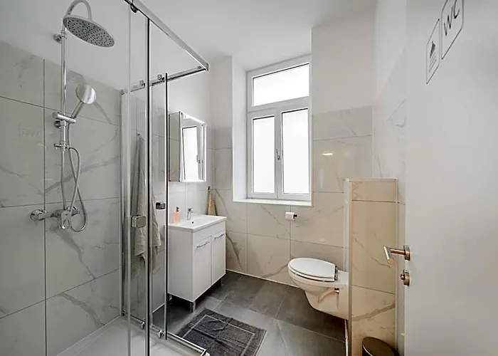 Chic By Home2 Hostal